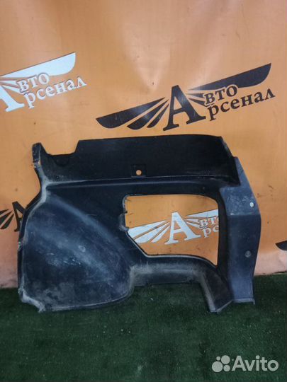 Обшивка багажника правая Ваз 213100 21214 2011