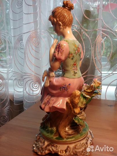 Старинная статуэтка