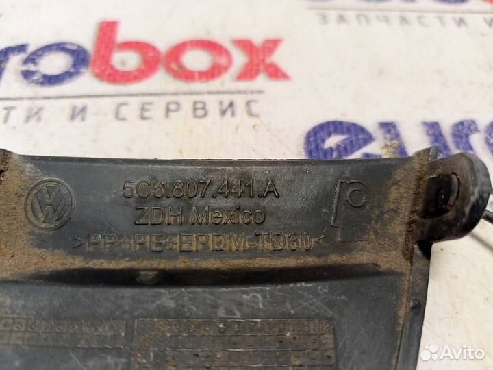 Заглушка буксировочного крюка VW Jetta 2011