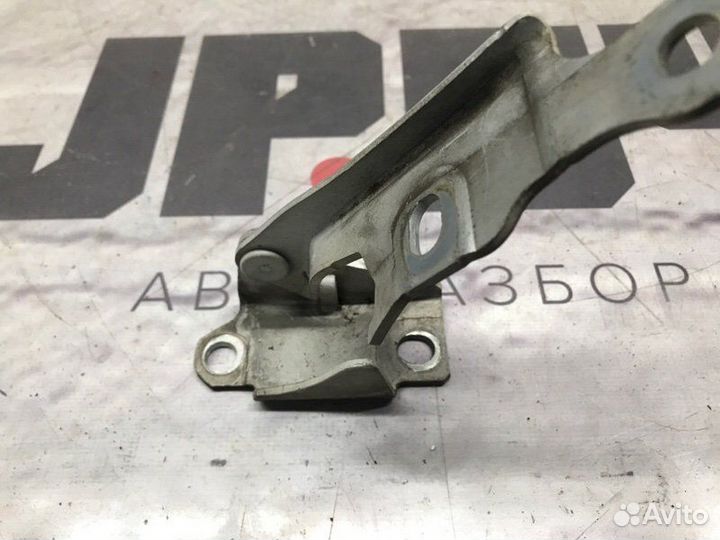 Петля капота передняя левая Mitsubishi Pajero V98W