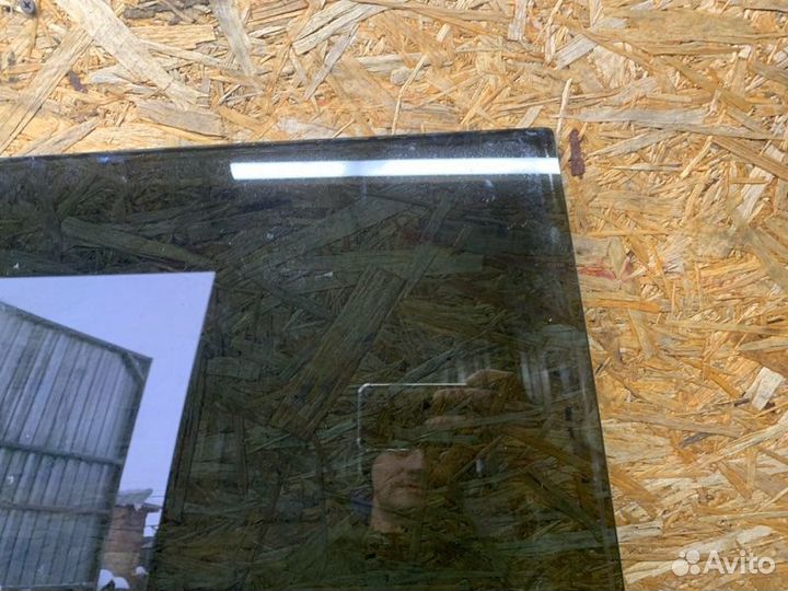 Стекло двери заднее правое Mitsubishi Pajero 4