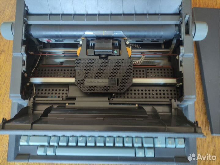 Печатная электронная машинка Olivetti ET 510-II