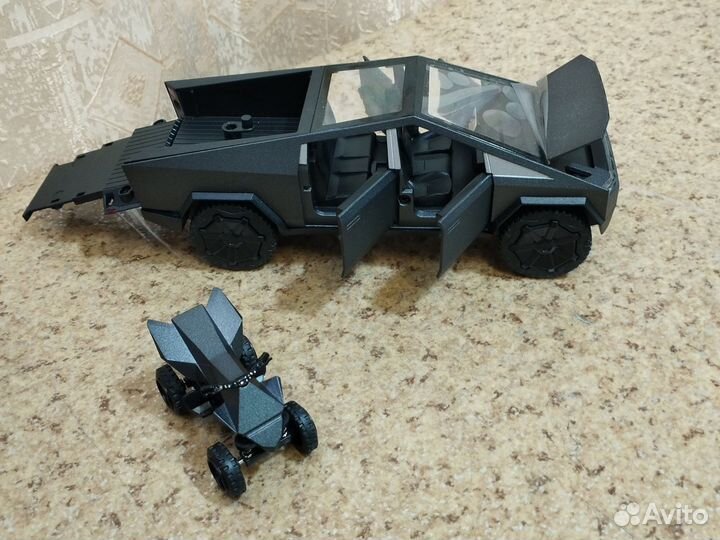 Tesla cybertruck с квадроциклом в масштабе 1:32