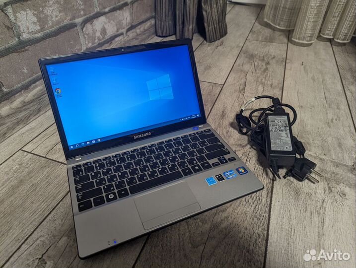 Ноутбук Samsung i3-2350/Intel HD 3000/500HDD/4RAM
