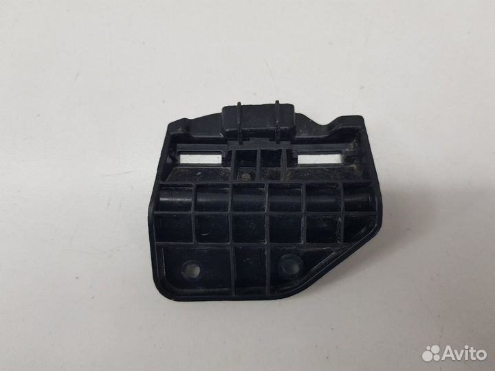 Кронштейн переднего бампера правый