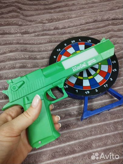 Пистолет и мишень