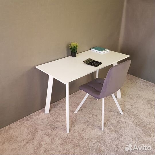 Письменный стол Ник 120*60 см. Белые ножки