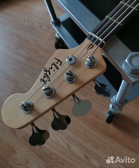 Басс гитара Flight 4 струны