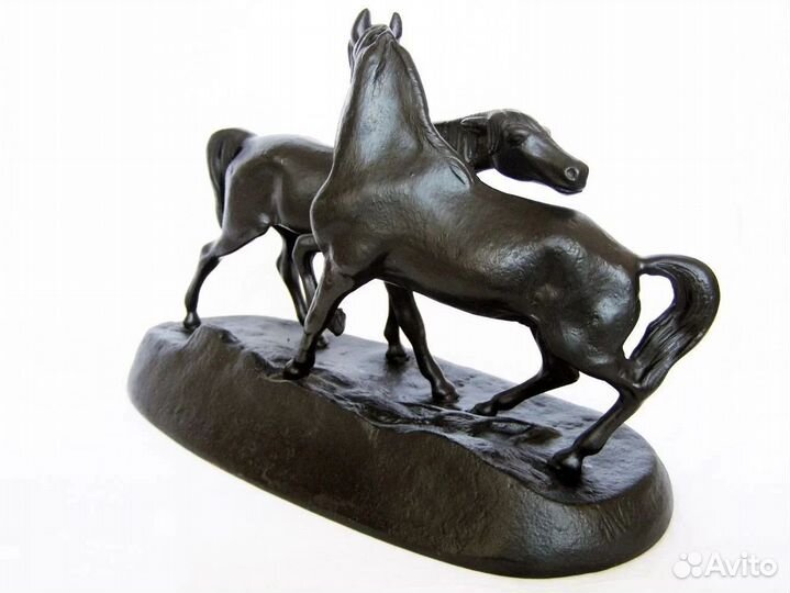 Кони на воле. Каслинское литье. Касли 1977 г Чугун