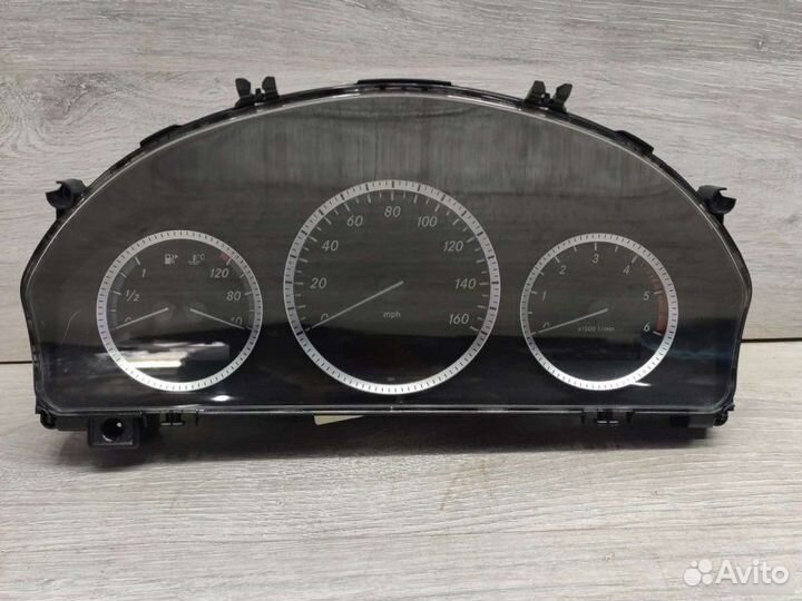 Щиток приборов Mercedes C W204