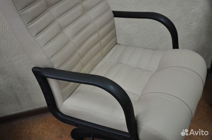 Компьютерное кресло 