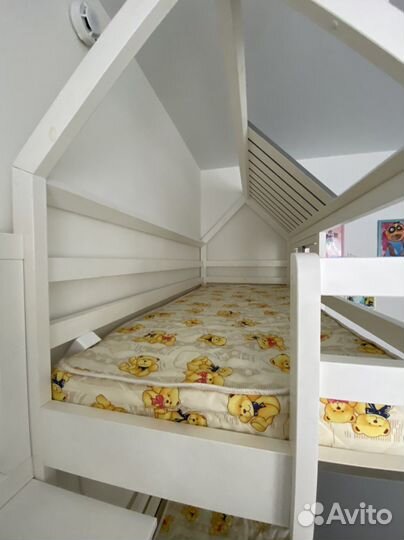 Двухъярусная кровать домик с лестницей-комодом