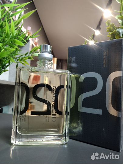 Escentric molecules Molecule 02