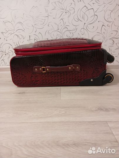 Чемодан на колесах