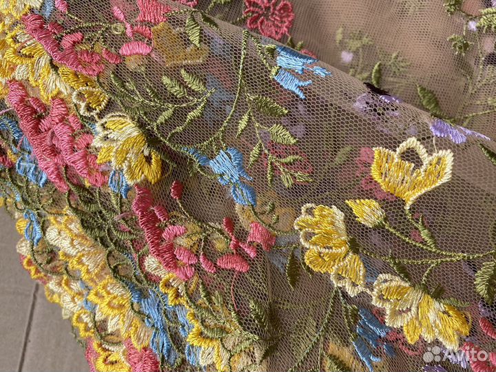 Ткань вышивка на сетке