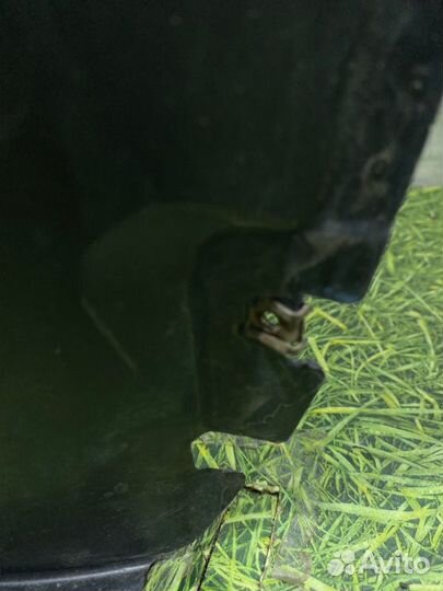 Подкрылок передний левый Renault Fluence седан 1.6