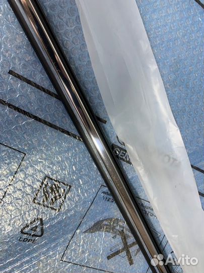 Накладка стекла передняя правая Lexus Gx460 2009