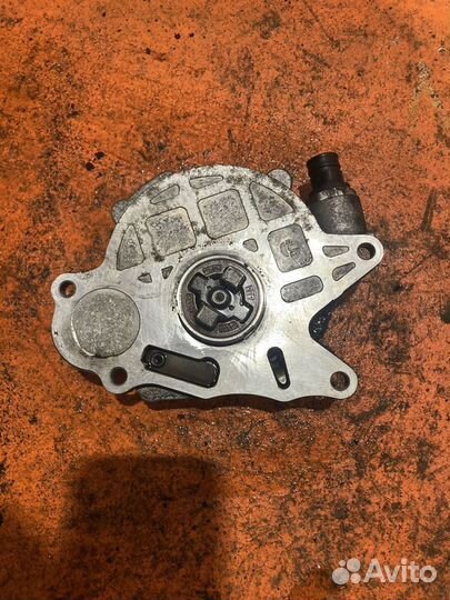 Насос вакуумный Volkswagen Passat B6