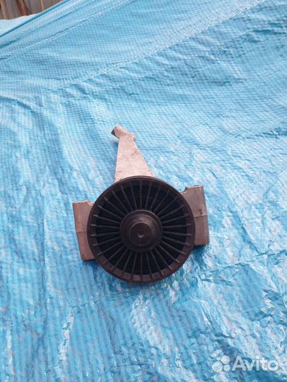 Ролик обводной на мерседес спринтер ом 611