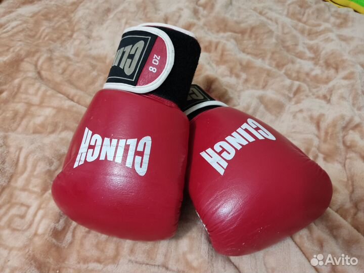 Боксерские перчатки clinch 8 oz