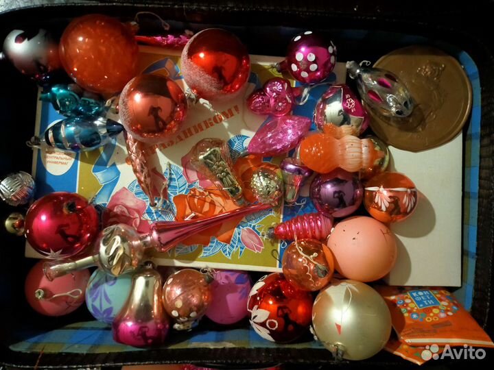 Чемодан ёлочных игрушек