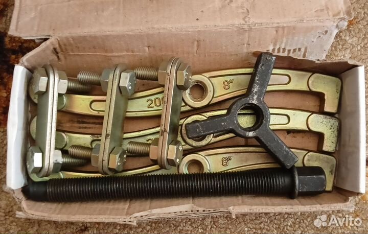 Съемник трехлапый