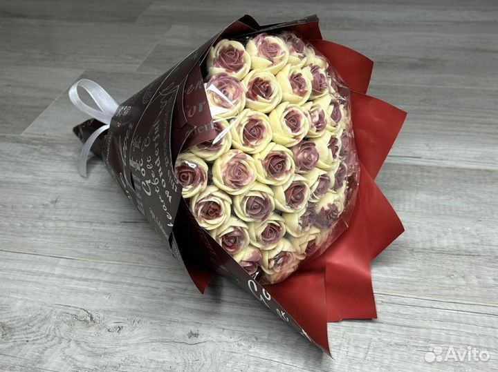 Шоколадные розы, клубника в шоколаде на заказ