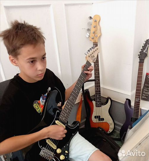 Уроки гитары, укулеле, эл-гитары, бас гитары летом