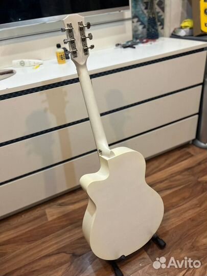 Гитара с чехлом
