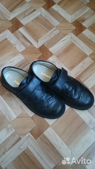 Продам школьные ботинки