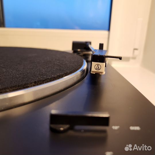 Виниловый проигрыватель Audio-Technica AT-LP60XBT