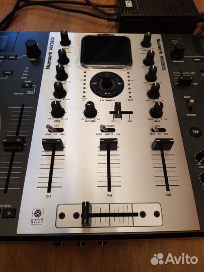 DJ контроллер Numark mixdeck