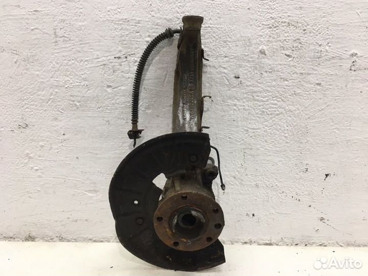 Кулак поворотный передний правый Volkswagen