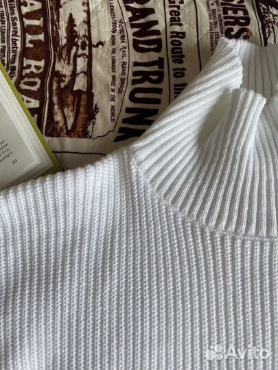 Свитер белый оверсайз