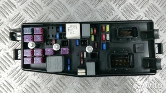 Блок предохранителей KIA carnival 2 (SEA09M101)