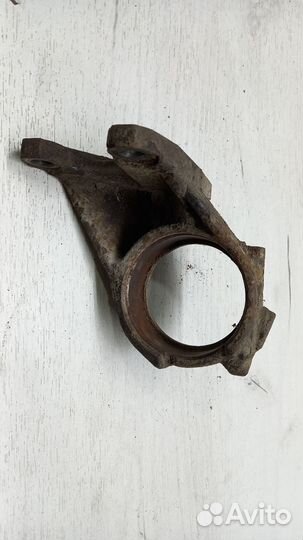 Кронштейн привода правого Toyota Camry С40