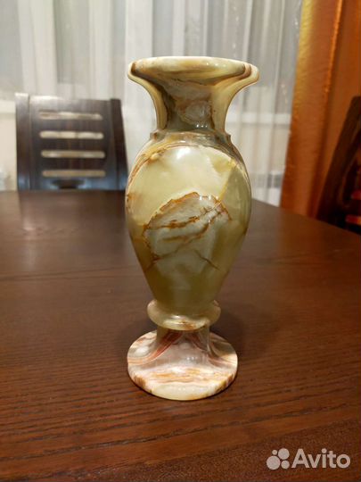 Ваза из оникса