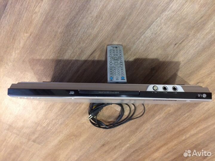 DVD плеер LG DK677X