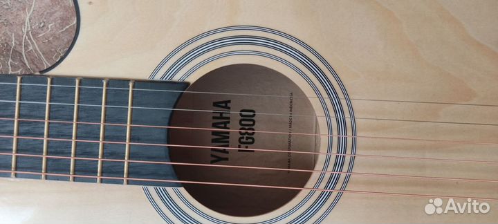 Акустическая гитара yamaha