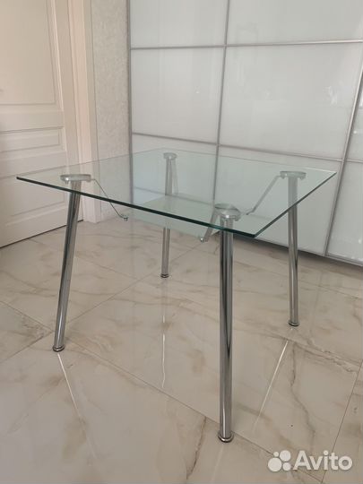 Стол обеденный