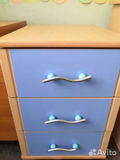 Детский письменный стол