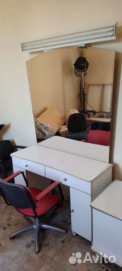 Трюмо с зеркалом