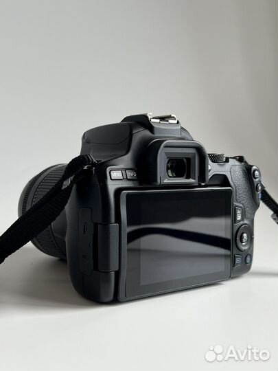 Зеркальный фотоаппарат canon eos 250d kit 18 55mm