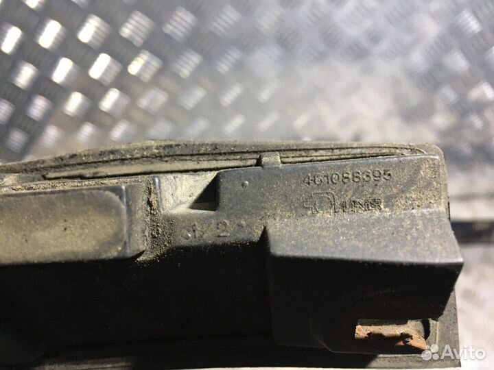 Кнопка открытия багажника Opel Astra 461088395