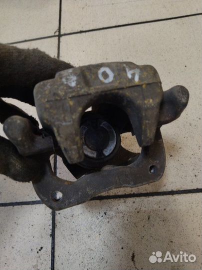 Суппорт задний левый Peugeot 408