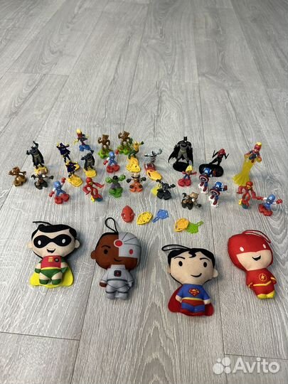 Игрушки из киндера пакетом marvel