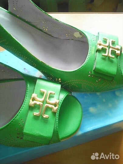 Продаются босоножки