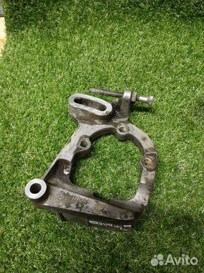 Кронштейн насоса гура Fiat Albea