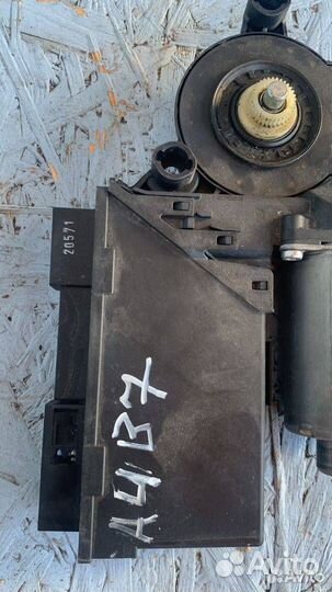 Моторчик стеклоподъемника Audi A4 B7 (2004 - 2009)