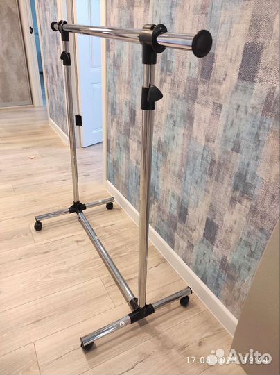 Вешалка для одежды напольная металлическая